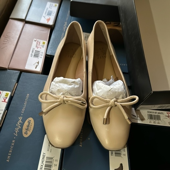 NATURALIZER   Poetic Womens Bow Square Toe Ballet Flats In Porcelain - Picture 4 of 7